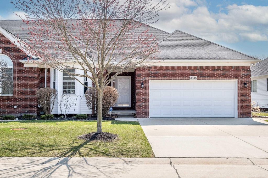 3548 Pointe Drive, Sterling Heights, MI 48314