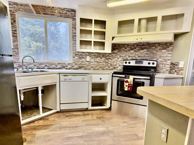 40502 N Running Deer Ln, Deer Park, WA 99006