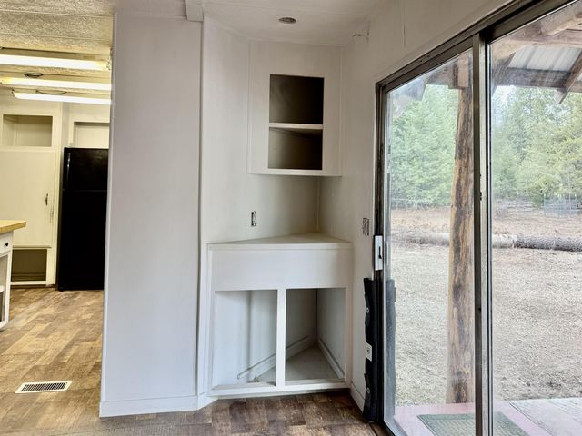 40502 N Running Deer Ln, Deer Park, WA 99006