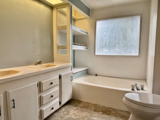 40502 N Running Deer Ln, Deer Park, WA 99006