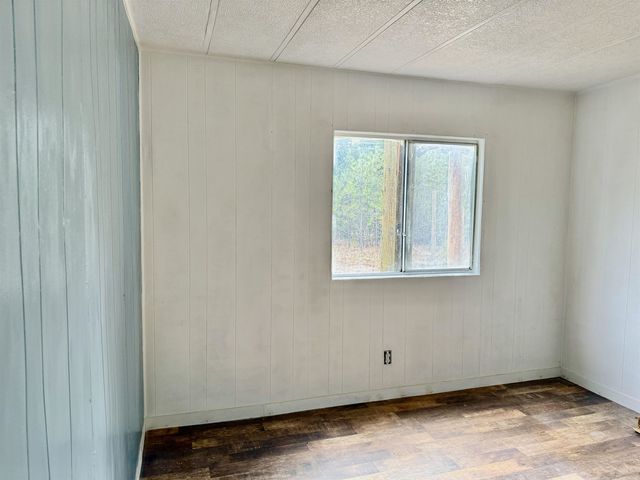 40502 N Running Deer Ln, Deer Park, WA 99006