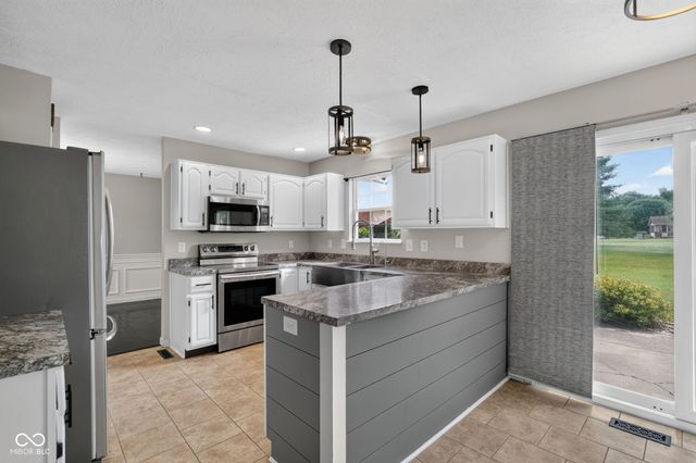 203 Keller Drive, Greenfield, IN 46140