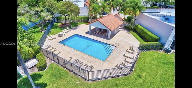 9427 NW 42nd Street, Sunrise, FL 33351