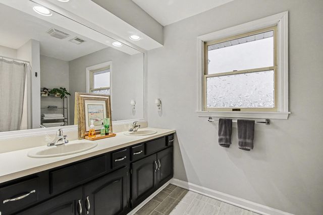 710 Brandonbury Drive, Valparaiso, IN 46383