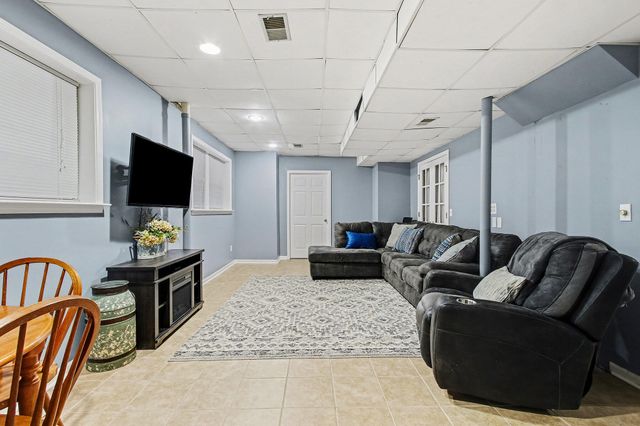 710 Brandonbury Drive, Valparaiso, IN 46383