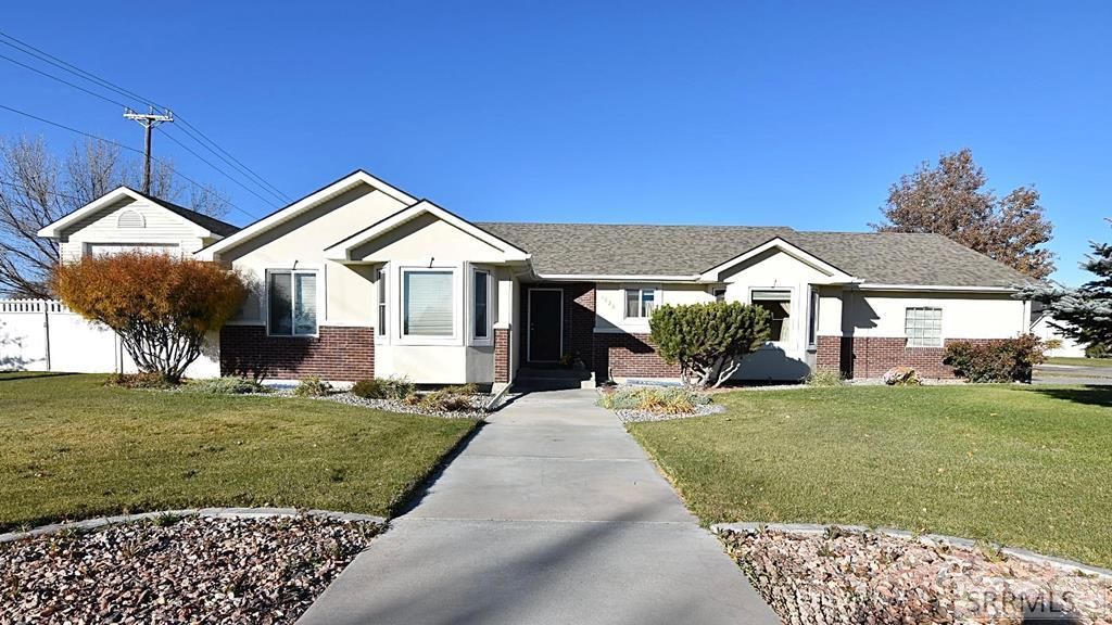 1529 Sunny Pine Way, Idaho Falls, ID 83404
