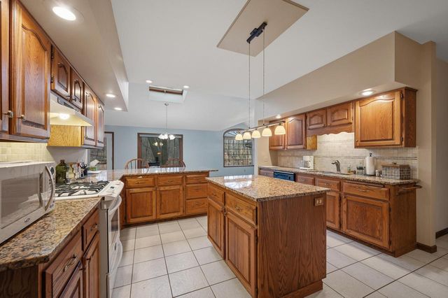 3127 Vinburn ROAD, Sun Prairie, WI 53590