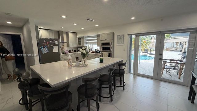 10450 NW 19th Street, Pembroke Pines, FL 33026
