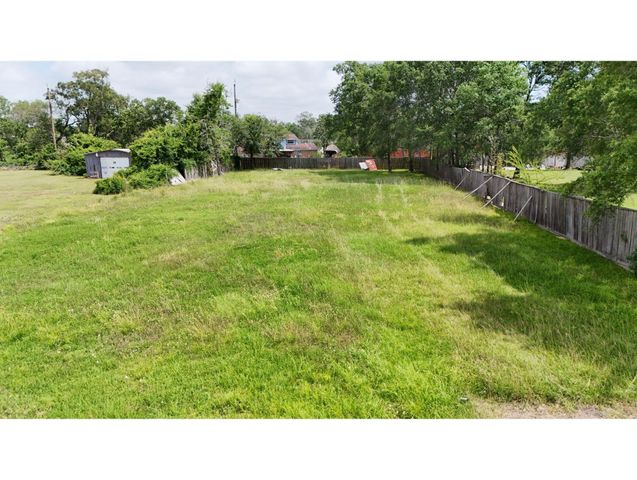 2720 Red Bluff Road, Seabrook, TX 77586