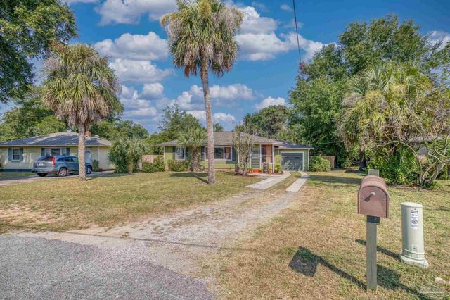 4 Victoria Pl, Pensacola, FL 32507