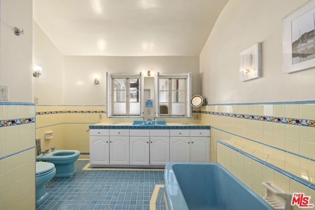 311 Amalfi Drive, Santa Monica, CA 90402