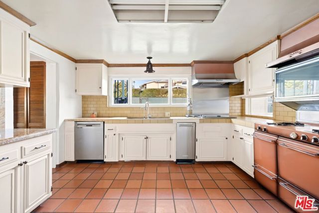 311 Amalfi Drive, Santa Monica, CA 90402