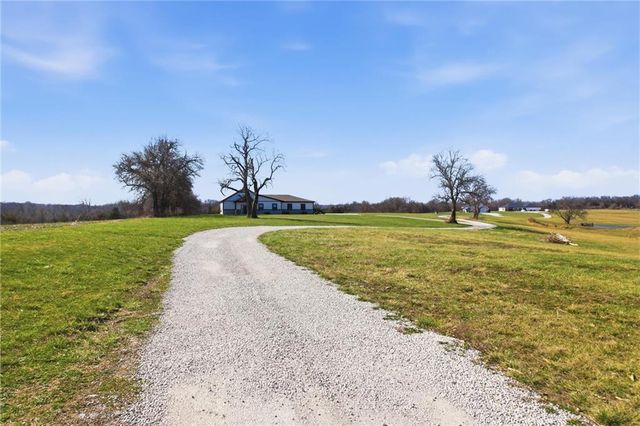 3826 S Sweeney Road, Grain Valley, MO 64029
