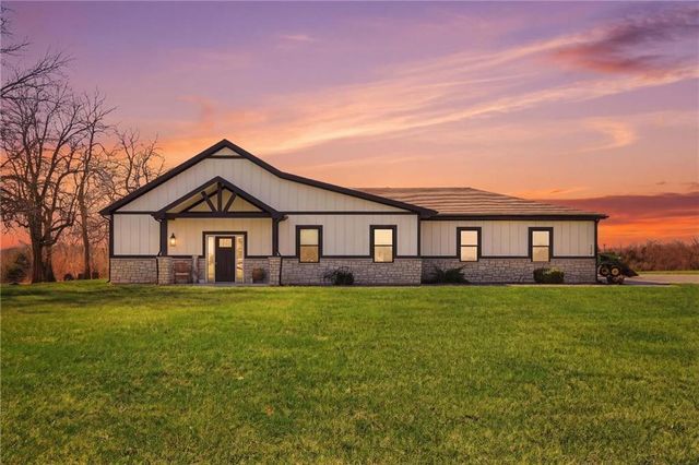 3826 S Sweeney Road, Grain Valley, MO 64029