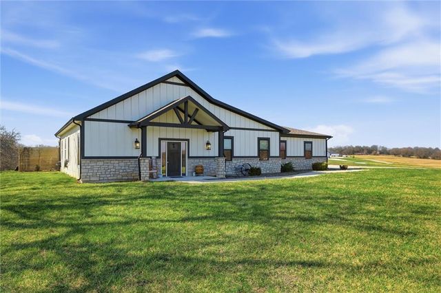 3826 S Sweeney Road, Grain Valley, MO 64029