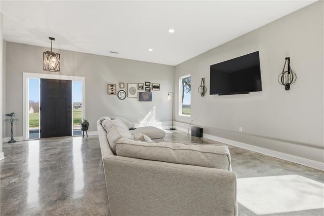 3826 S Sweeney Road, Grain Valley, MO 64029