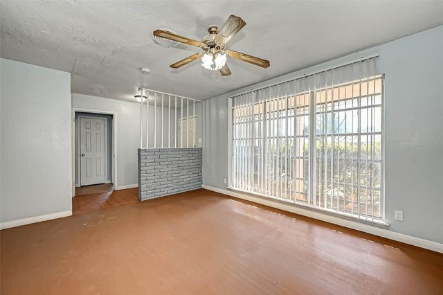 2946 Dragonwick Drive, Houston, TX 77045