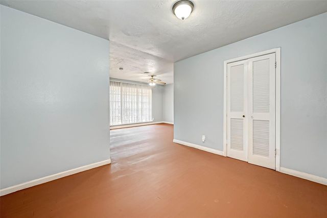 2946 Dragonwick Drive, Houston, TX 77045