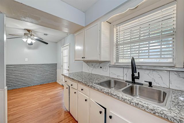 2946 Dragonwick Drive, Houston, TX 77045