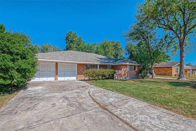 2946 Dragonwick Drive, Houston, TX 77045