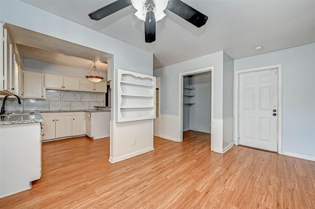 2946 Dragonwick Drive, Houston, TX 77045