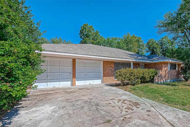 2946 Dragonwick Drive, Houston, TX 77045