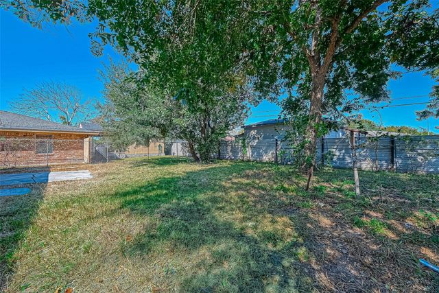 2946 Dragonwick Drive, Houston, TX 77045