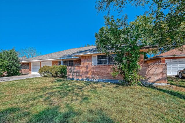 2946 Dragonwick Drive, Houston, TX 77045