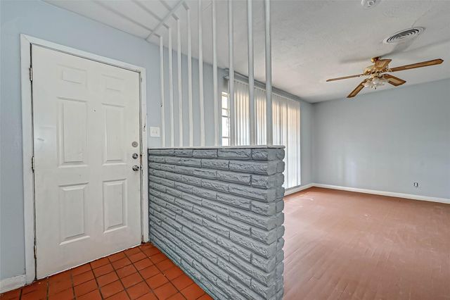 2946 Dragonwick Drive, Houston, TX 77045