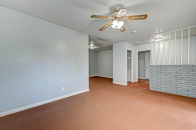 2946 Dragonwick Drive, Houston, TX 77045