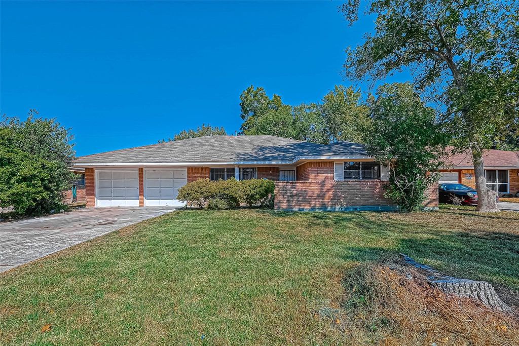 2946 Dragonwick Drive, Houston, TX 77045