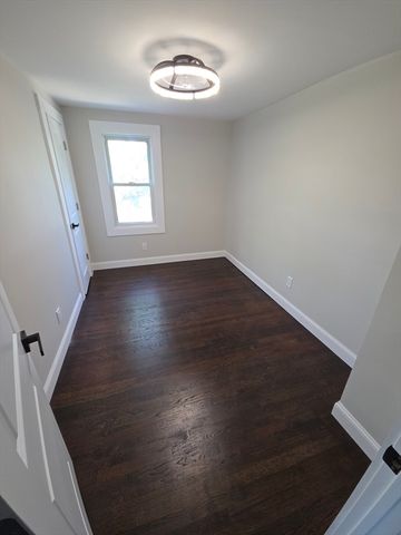 49 Corona St, Springfield, MA 01104