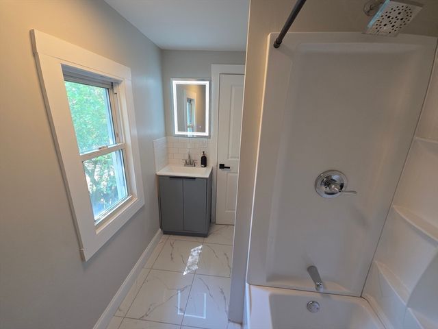 49 Corona St, Springfield, MA 01104