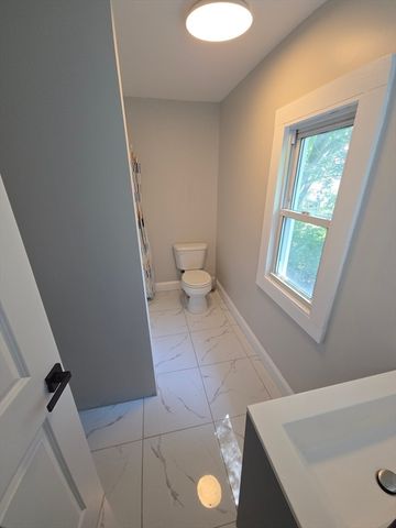 49 Corona St, Springfield, MA 01104
