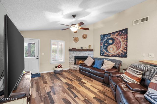 477 Winter Spring Place, El Paso, TX 79928