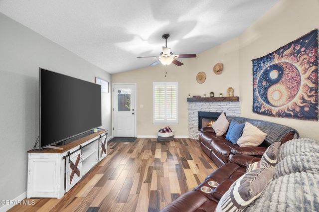 477 Winter Spring Place, El Paso, TX 79928