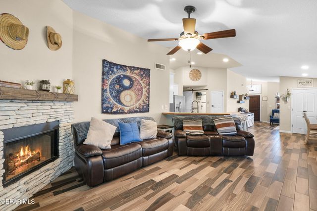 477 Winter Spring Place, El Paso, TX 79928