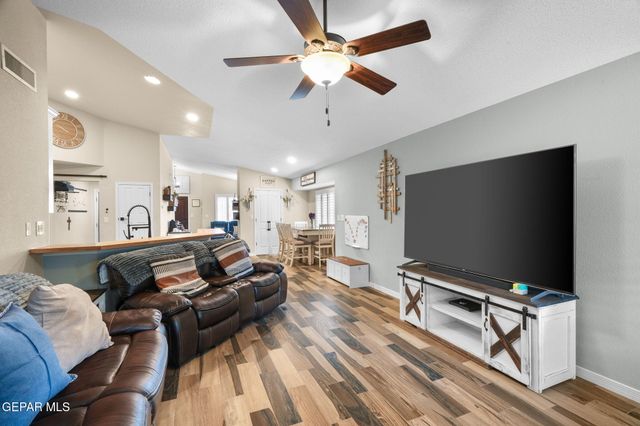 477 Winter Spring Place, El Paso, TX 79928