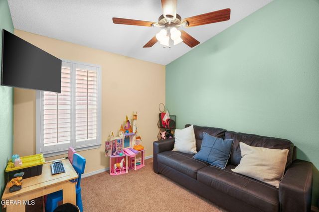 477 Winter Spring Place, El Paso, TX 79928