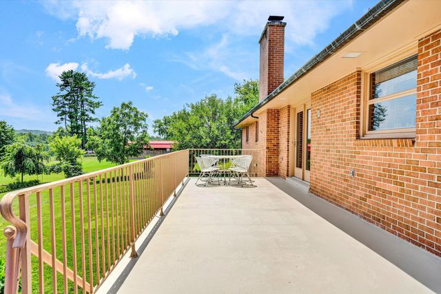 120 Vantage RD, Rocky Mount, VA 24151