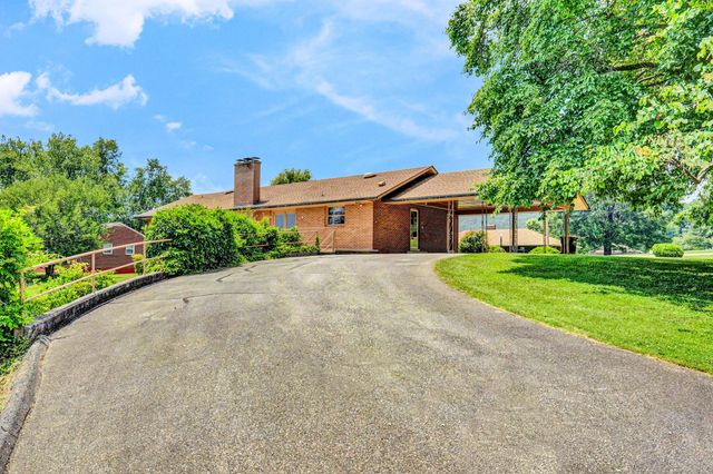 120 Vantage RD, Rocky Mount, VA 24151