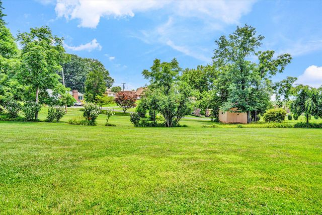 120 Vantage RD, Rocky Mount, VA 24151