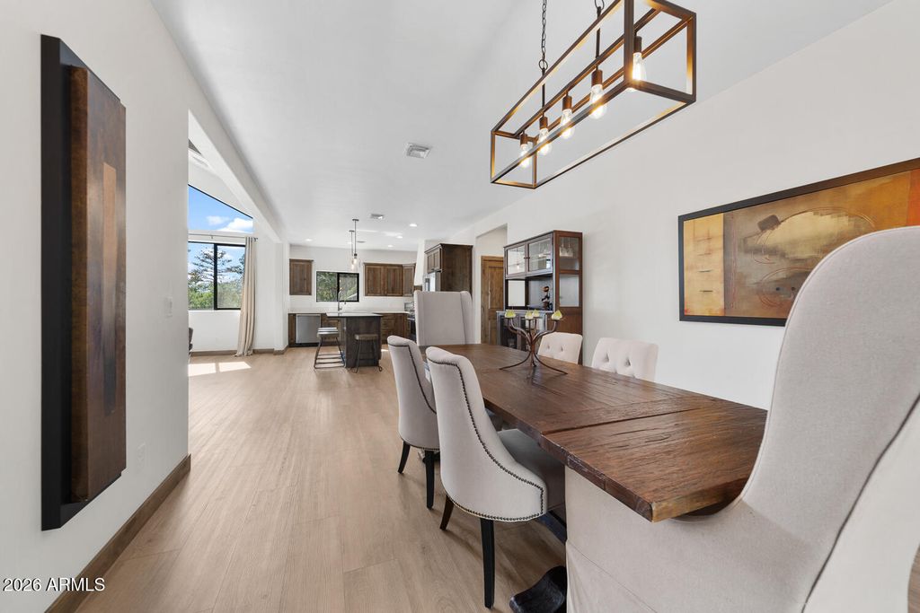 Image 11 of property listing at 4520 W HAWTHORN Road, Show Low, AZ 85901
