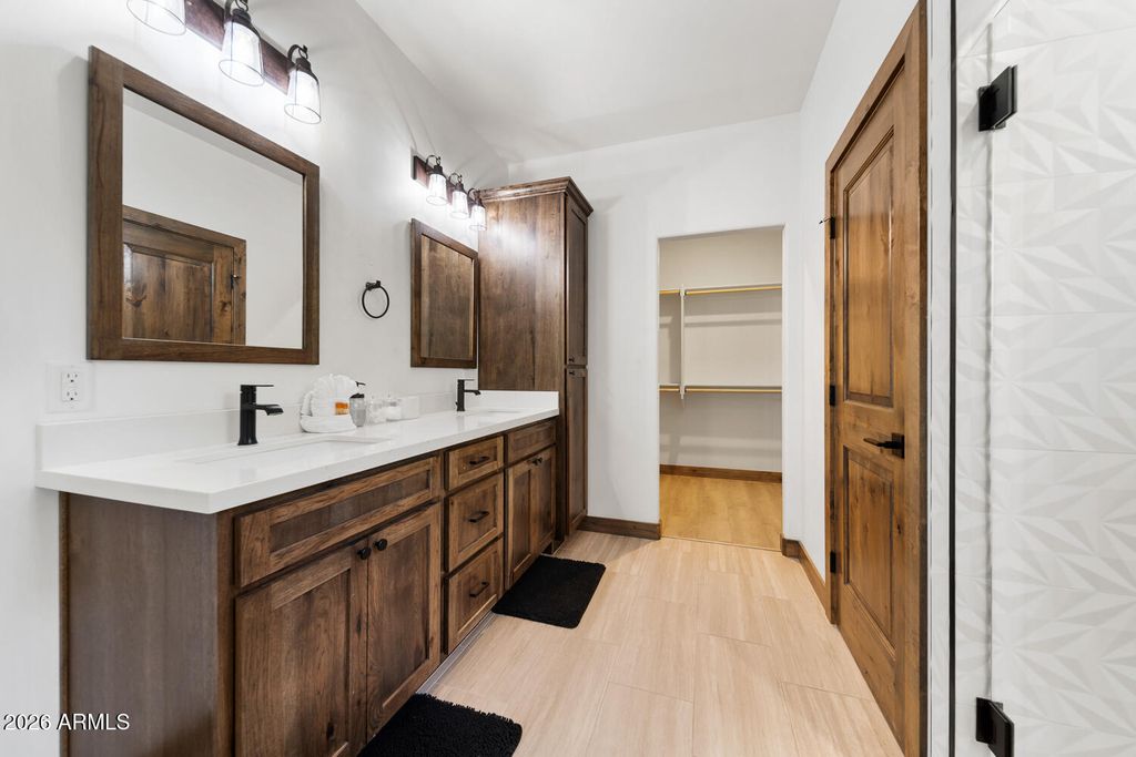 Image 15 of property listing at 4520 W HAWTHORN Road, Show Low, AZ 85901