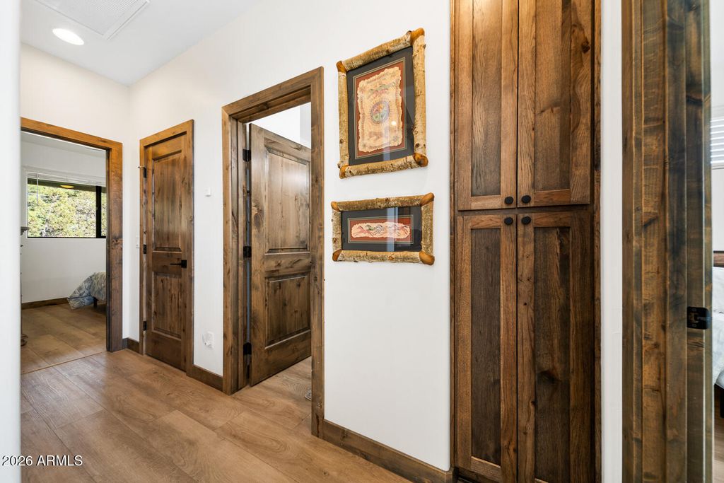 Image 19 of property listing at 4520 W HAWTHORN Road, Show Low, AZ 85901