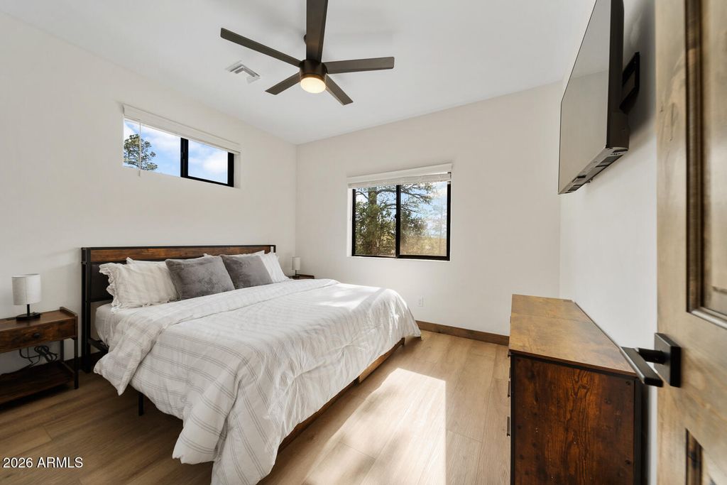 Image 20 of property listing at 4520 W HAWTHORN Road, Show Low, AZ 85901