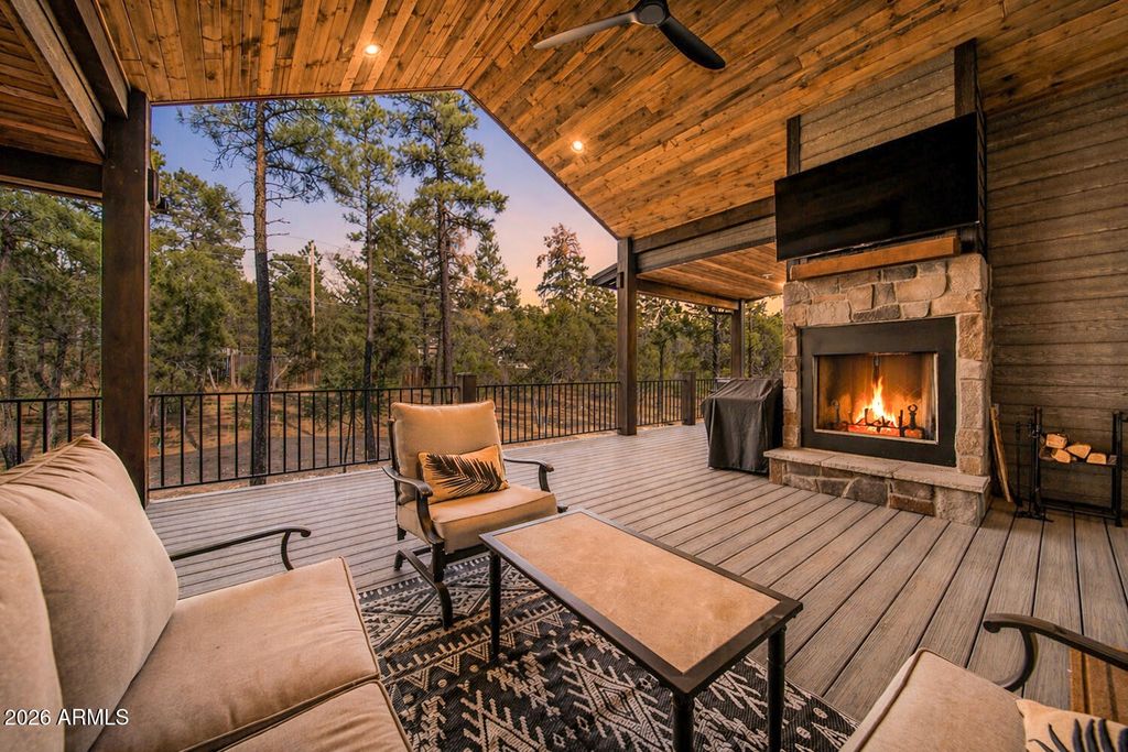 Image 32 of property listing at 4520 W HAWTHORN Road, Show Low, AZ 85901