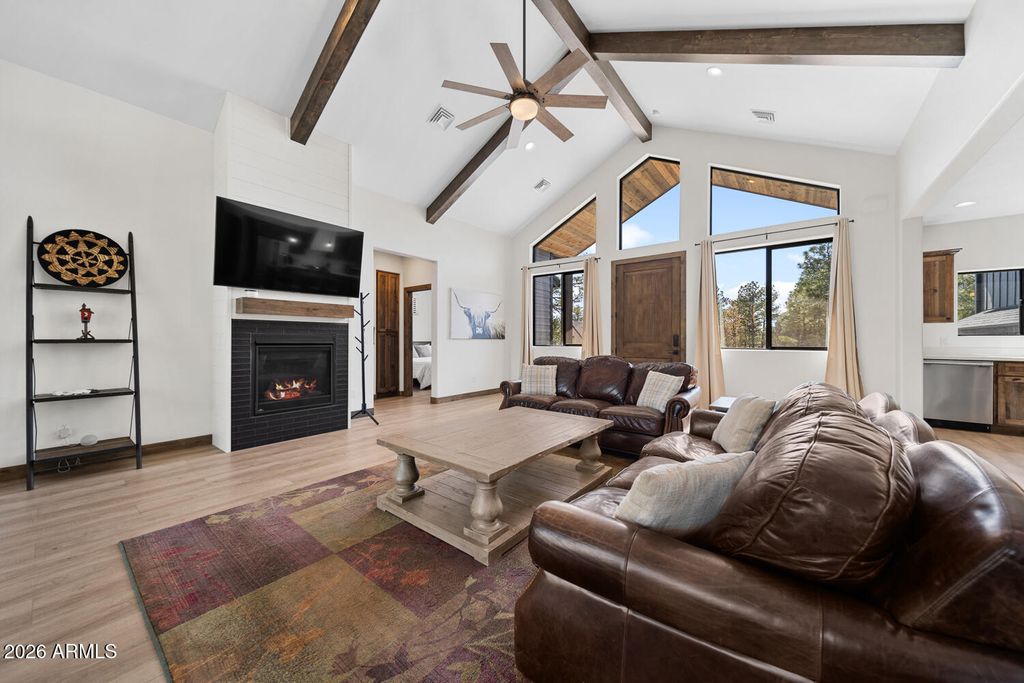 Image 4 of property listing at 4520 W HAWTHORN Road, Show Low, AZ 85901