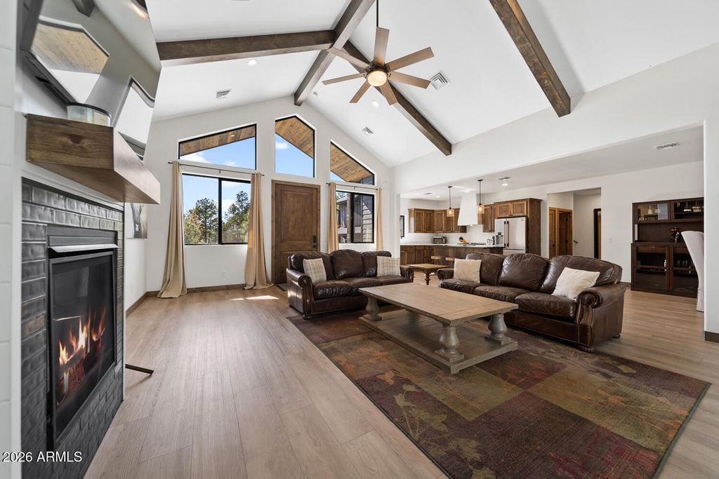 Image 5 of property listing at 4520 W HAWTHORN Road, Show Low, AZ 85901