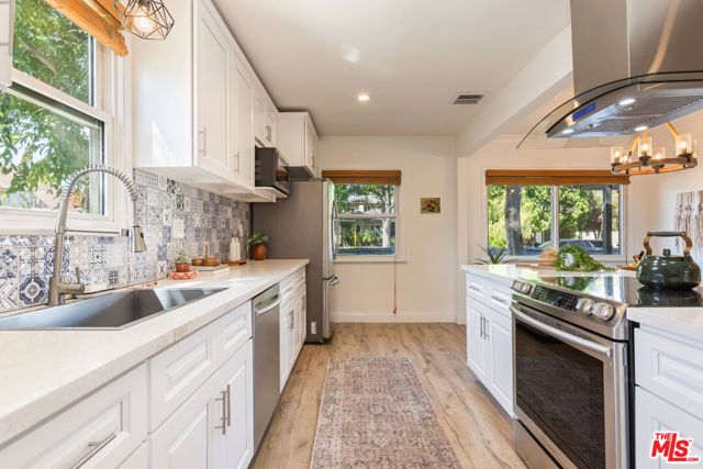 13620 Sylvan Street, Los Angeles, CA 91401